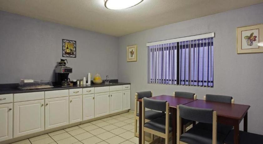Days Inn By Wyndham Hemet Exterior foto
